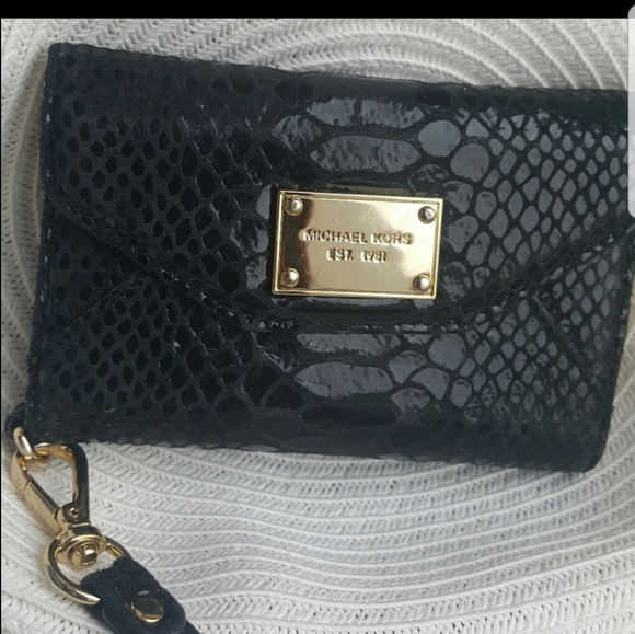 Michael Kors Handbags - Michael kors skinni case wallet